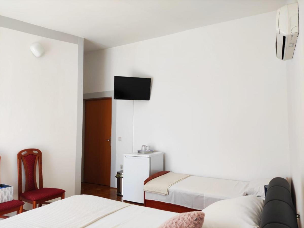 Guesthouse Varnica Kaštel Lukšić Exterior foto