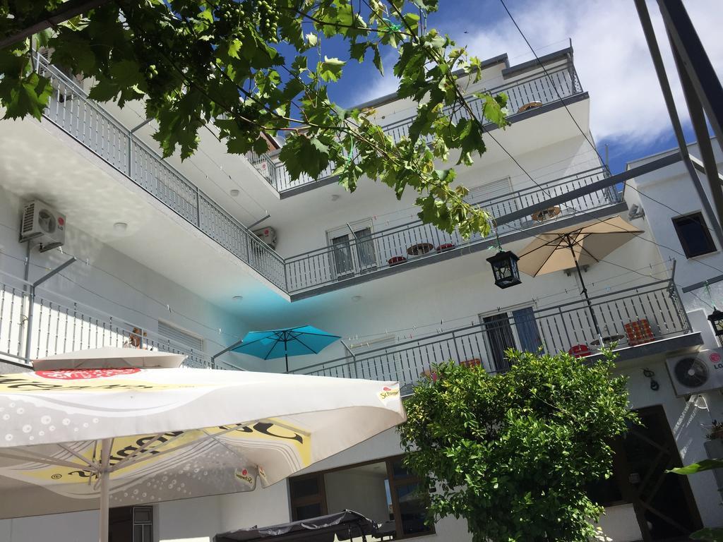 Guesthouse Varnica Kaštel Lukšić Exterior foto