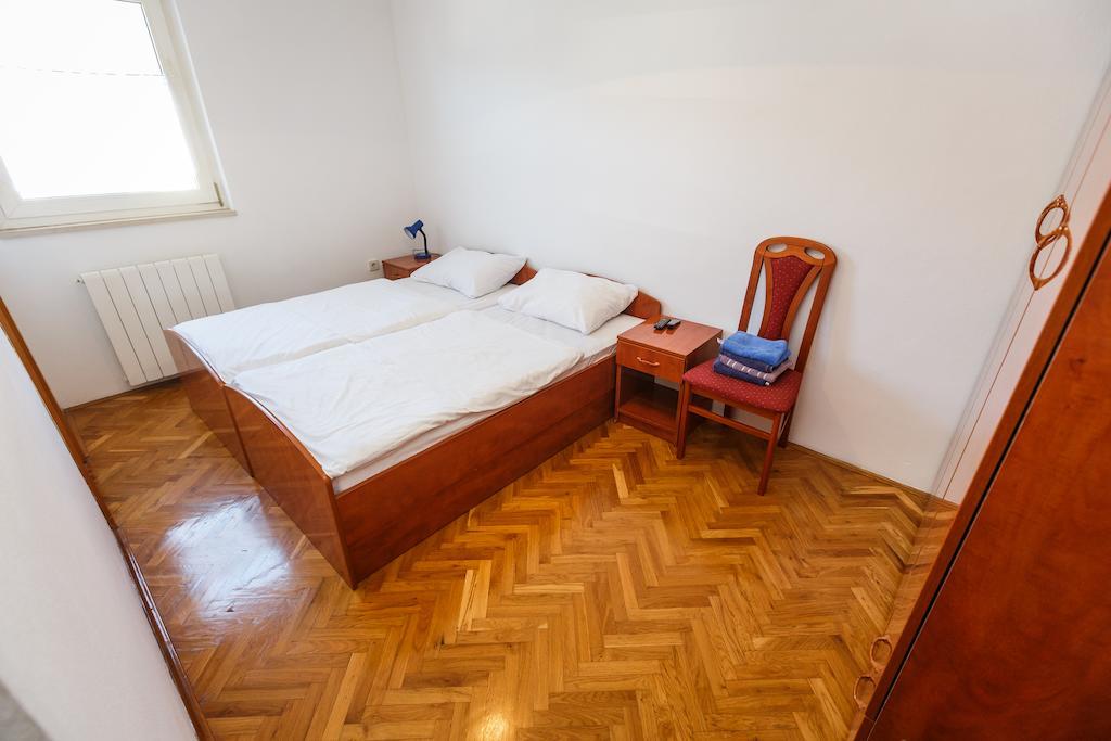 Guesthouse Varnica Kaštel Lukšić Quarto foto