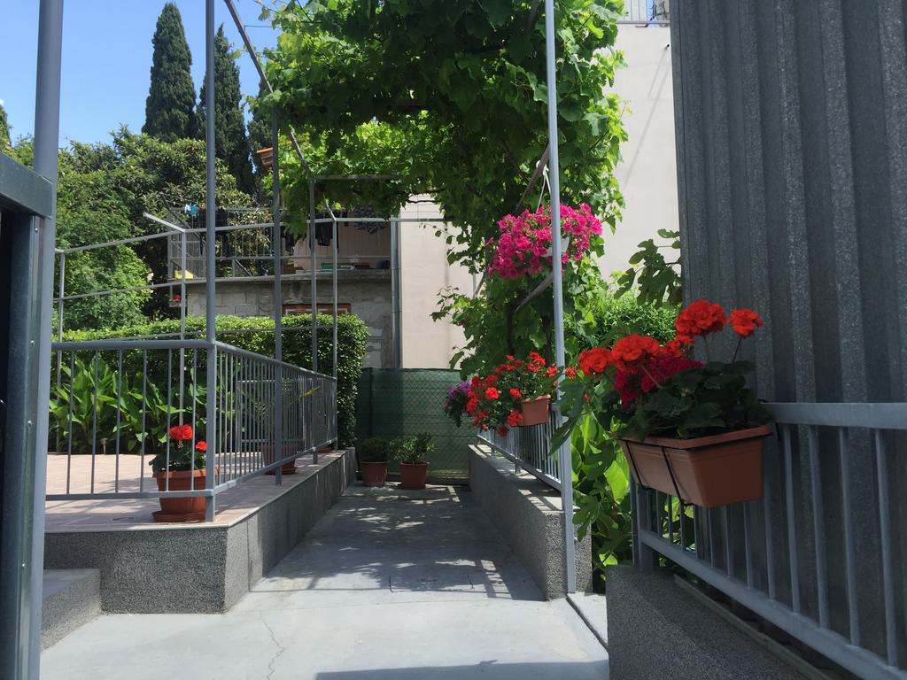 Guesthouse Varnica Kaštel Lukšić Exterior foto