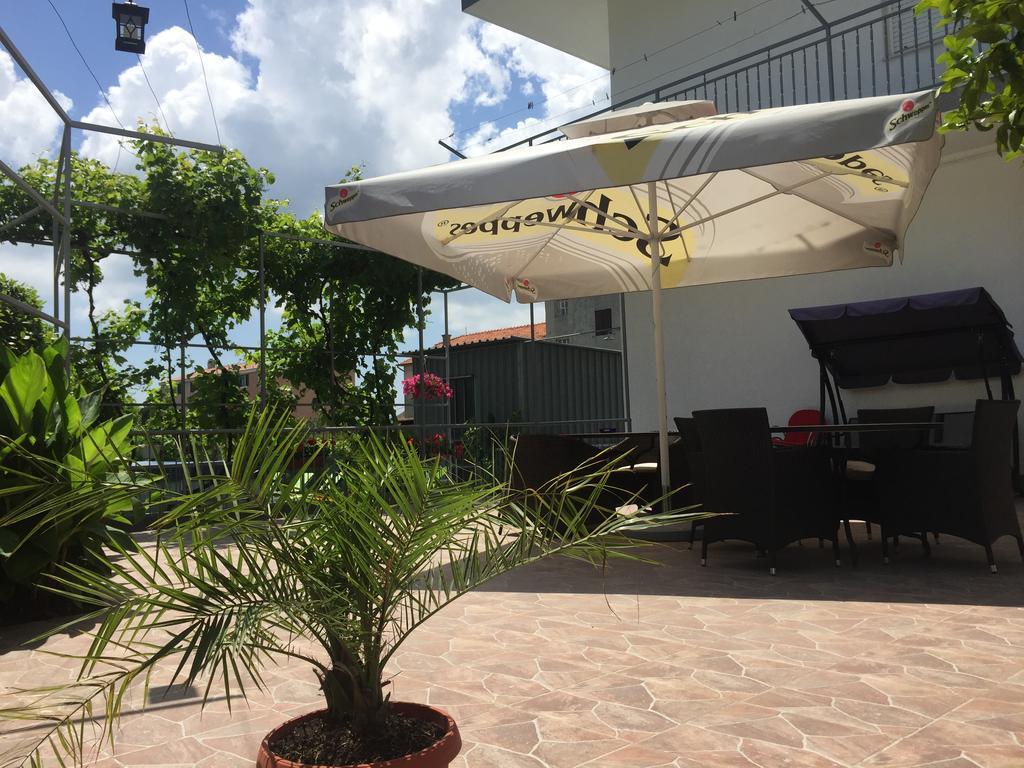 Guesthouse Varnica Kaštel Lukšić Exterior foto