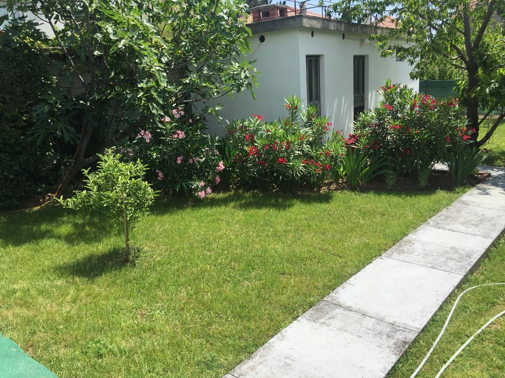Guesthouse Varnica Kaštel Lukšić Exterior foto