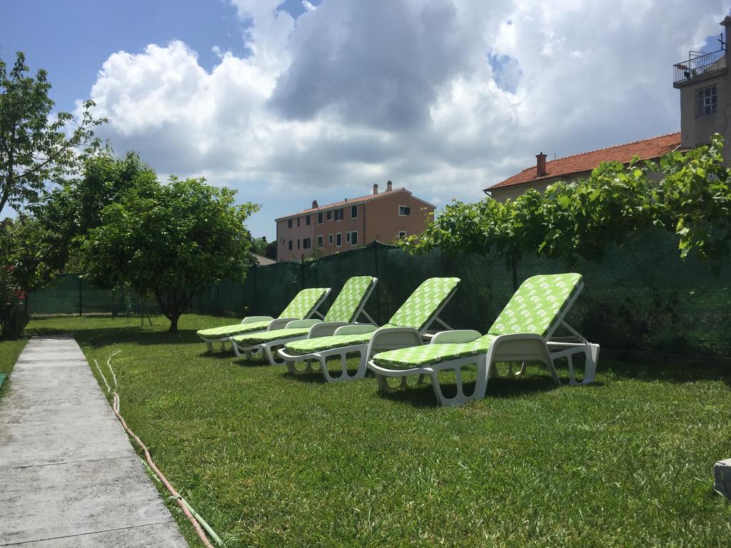 Guesthouse Varnica Kaštel Lukšić Exterior foto