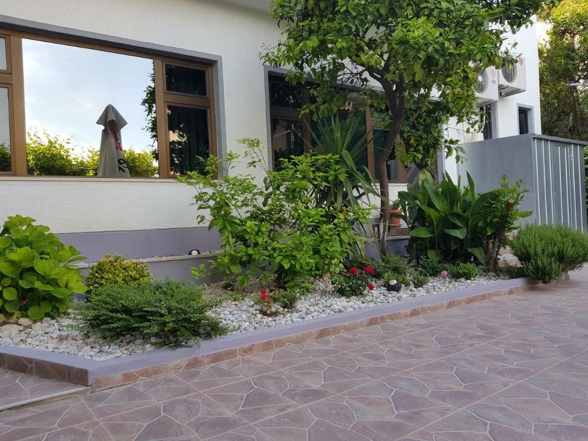 Guesthouse Varnica Kaštel Lukšić Exterior foto